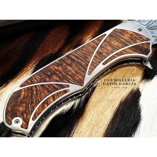 CavedonArt Bushrider Flipper  - Acero Damasco Mosaico - Titanio / Madera de Amboina