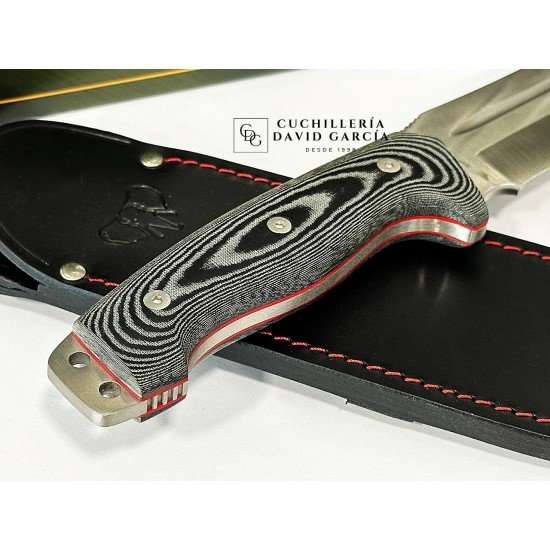 Cudeman 126 M Spartan Micarta Negra Funda Cuero