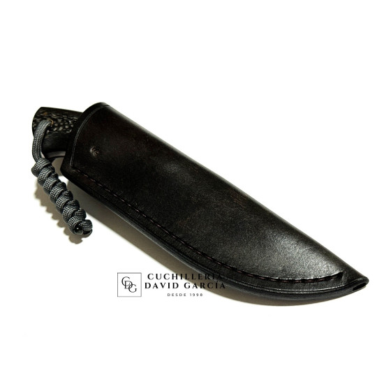 Daemon Knives artesanal Fibra de Carbono Acero Carbono 100c6 (AISI 52100)