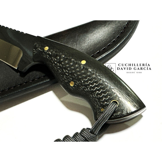 Daemon Knives artesanal Fibra de Carbono Acero Carbono 100c6 (AISI 52100)