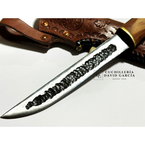 Forja Celta Yakut Acero Carbono 5160 Madera de Sabina