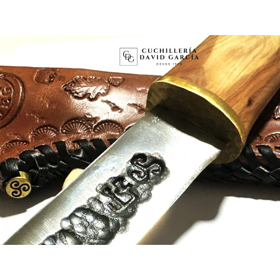 Forja Celta Yakut Acero Carbono 5160 Madera de Sabina