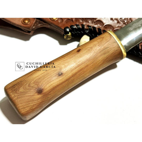 Forja Celta Yakut Acero Carbono 5160 Madera de Sabina