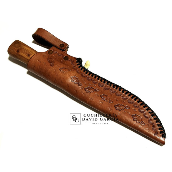 Forja Celta Yakut Acero Carbono 5160 Madera de Sabina