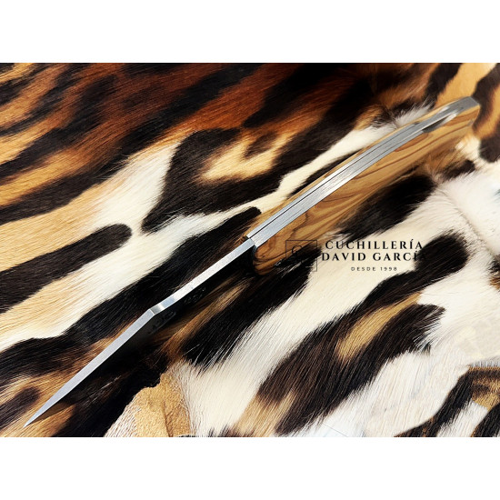 Forja Celta Navaja Bárbara Acero carbono 5160 - Madera seleccionada de Olivo