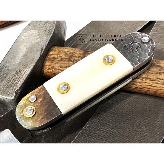 Frederic Marchand Bouledogues Allongés Hueso