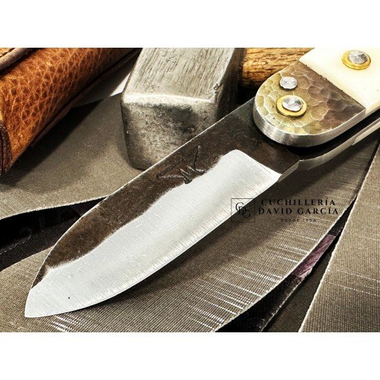 Frederic Marchand Bouledogues Allongés Hueso