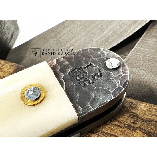 Frederic Marchand Bouledogues Allongés Hueso