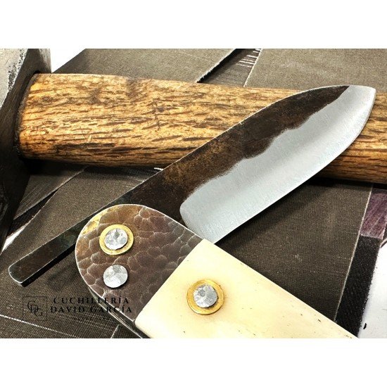 Frederic Marchand Bouledogues Allongés Hueso