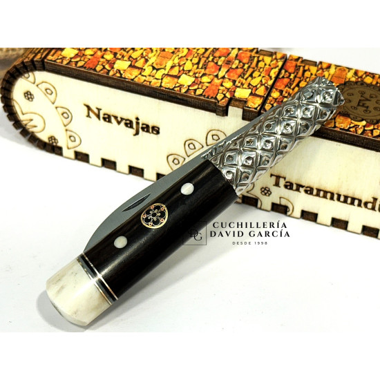 FV Taramundi Navaja Artesana Pieza Granadillo Culata Asta de Ciervo pulida