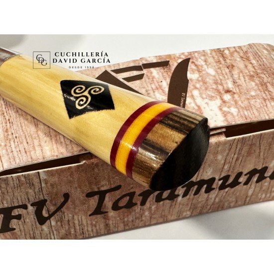 FV Taramundi Navaja Artesana Madera de Boj- Culata Encina / Bandera de España  Triskel 