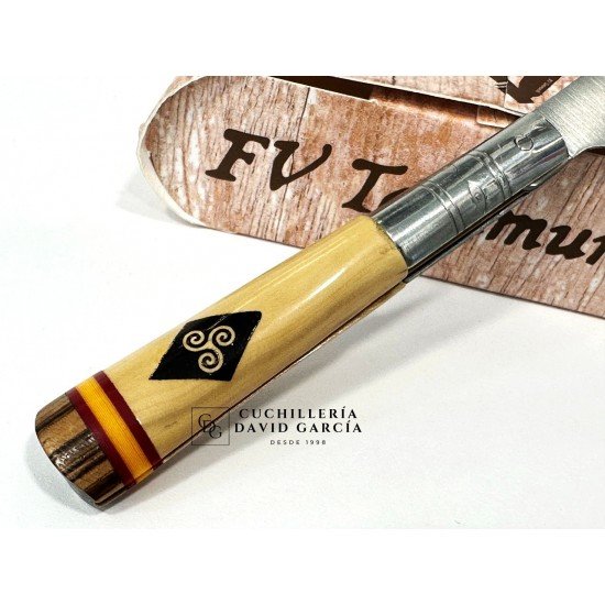 FV Taramundi Navaja Artesana Madera de Boj- Culata Encina / Bandera de España  Triskel 