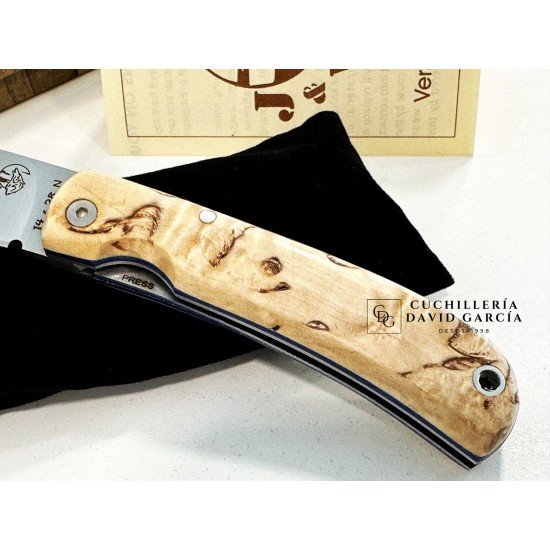 J&V Cuchillos de Aventura Campera XS Madera de Abedul rizado Acero14C28N 1416-XS-AB J&V Cuchillos de Aventura Campera XS Madera de Abedul rizado Acero14C28N 1416-XS-AB