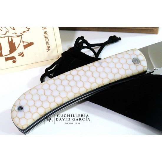 J&V Cuchillos de Aventura Campera Panel de Abeja Acero14C28N 1416-PA J&V Cuchillos de Aventura Campera Panel de Abeja Acero14C28N 1416-PA