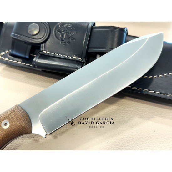 J&V Cuchillos de Aventura Tizón Micarta Marrón Funda Piel1604-YU-MR J&V Cuchillos de Aventura Tizón Micarta Marrón Funda Piel1604-YU-MR