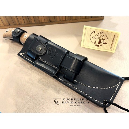 J&V Cuchillos de Aventura Tizón Micarta Marrón Funda Piel1604-YU-MR J&V Cuchillos de Aventura Tizón Micarta Marrón Funda Piel1604-YU-MR