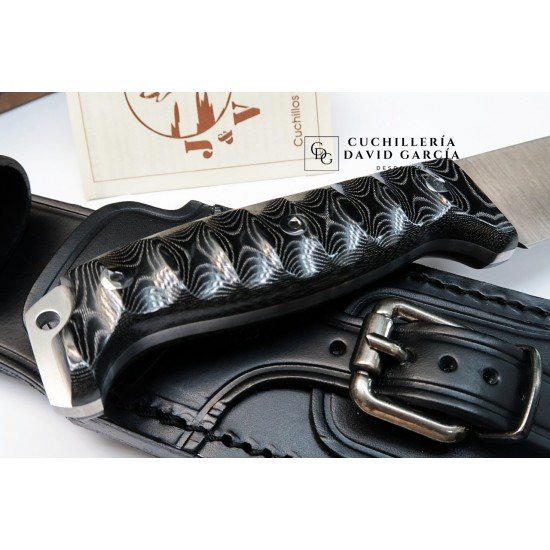 J&V Cuchillos de Aventura BS-9 G10 Micarta Negra Funda Piel 1601-MN-MV J&V Cuchillos de Aventura BS-9 G10 Micarta Negra Funda Piel 1601-MN-MV