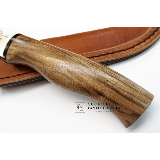 J.C. Quintana Cuchillo Anatómico Acero Bohler N690 Madera de Nogal