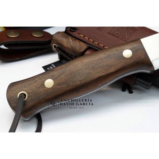 Joker Bushlore CN138-P Madera de Nogal Acero Sleipner con Pedernal Joker Bushlore CN138-P Madera de Nogal Acero Sleipner con Pedernal