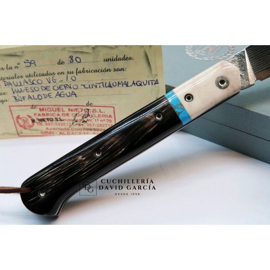 Miguel Nieto Artesanal Edicion Limitada Damasco VG10 - Hueso de Ciervo Cintillo Malaquita - Búfalo de Agua Miguel Nieto Artesanal Edicion Limitada Damasco VG10 - Hueso de Ciervo Cintillo Malaquita - Búfalo de Agua