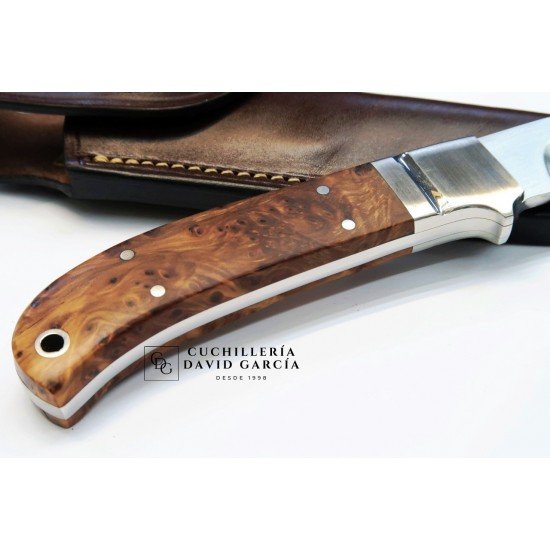 MCK Cuchillo Madera Nudo de Tejo Estabilizado Acero Quirurgico AEB-L