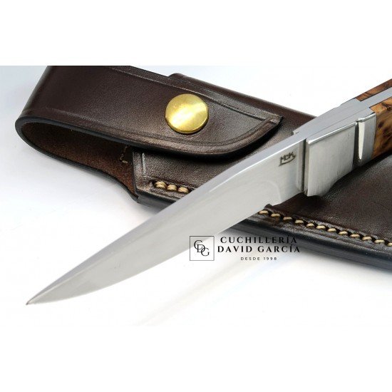 MCK Cuchillo Madera Nudo de Tejo Estabilizado Acero Quirurgico AEB-L MCK Cuchillo Madera Nudo de Tejo Estabilizado Acero Quirurgico AEB-L
