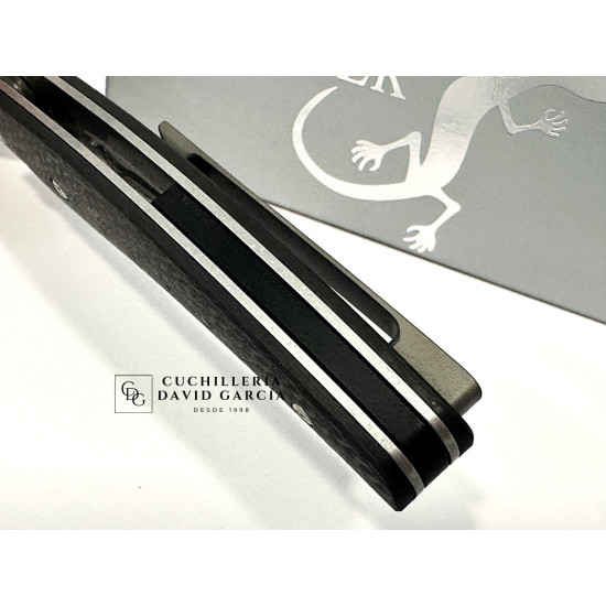 Navaja Salamandra One Korante 333525 Acero Damasco VG-10 67 Capas y Fibra de Carbono