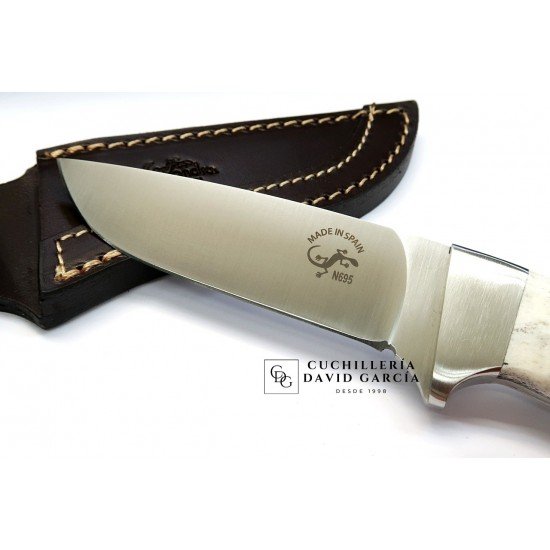 Cuchillo Salamandra Nestor Asta de Ciervo Acero N695 407063