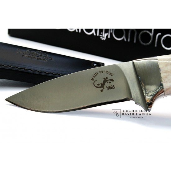 Cuchillo Salamandra tipo Loveless Asta de Ciervo Acero N695 