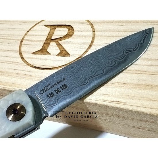 Salamandra Martina Serie Limitada de 120 piezas Juma Blanca Salamandra Martina Serie Limitada de 120 piezas Juma Blanca