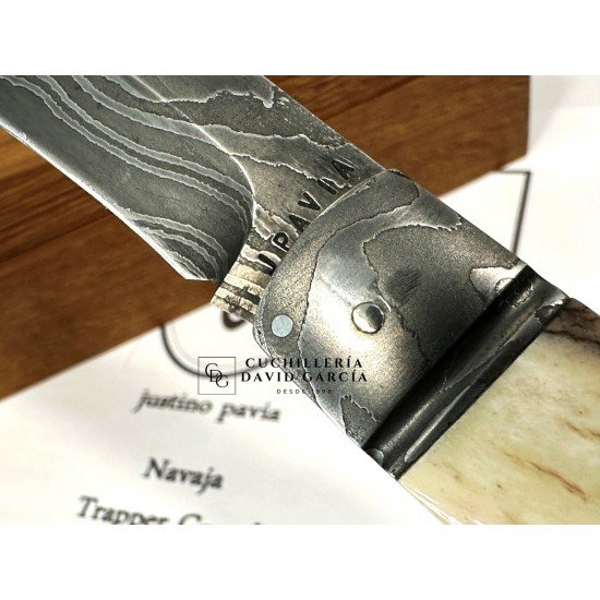 Justino Pavia Trapper Grande Acero Damasco /Asta de Ciervo