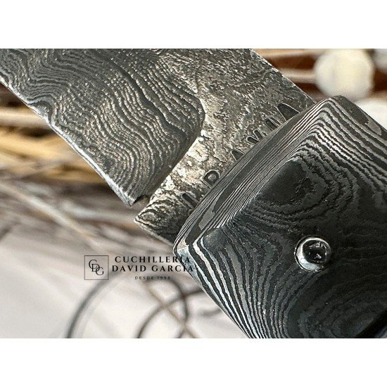 Justino Pavia Trapper Mediano Acero Damasco /Asta de Ciervo