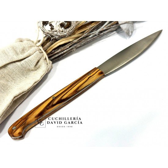 Cuchillo Mesa Estilizado Pallarès Acero Inox con Mango de Olivo Cuchillo Mesa Estilizado Pallarès Acero Inox con Mango de Olivo