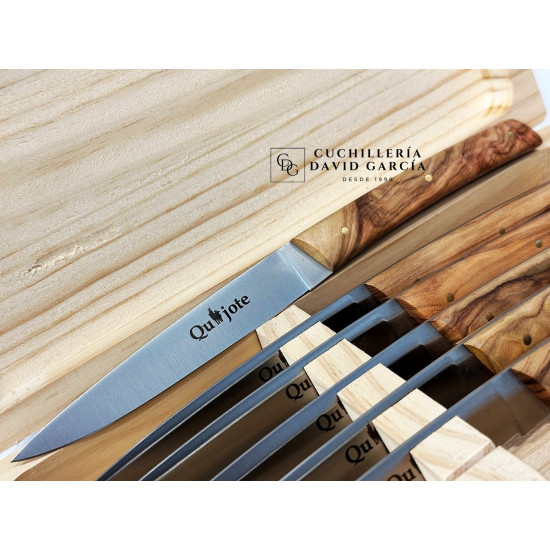 Juego de 6 cuchillos de mesa con mango de madera de olivo y caja de madera.