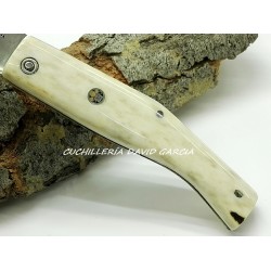 Pallares Busa Asta Blanca Ciervo Pulido con Pin decorativo Carbono